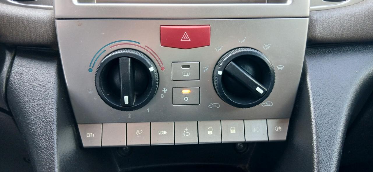 LANCIA YPSILON 1.2 PARI AL NUOVO