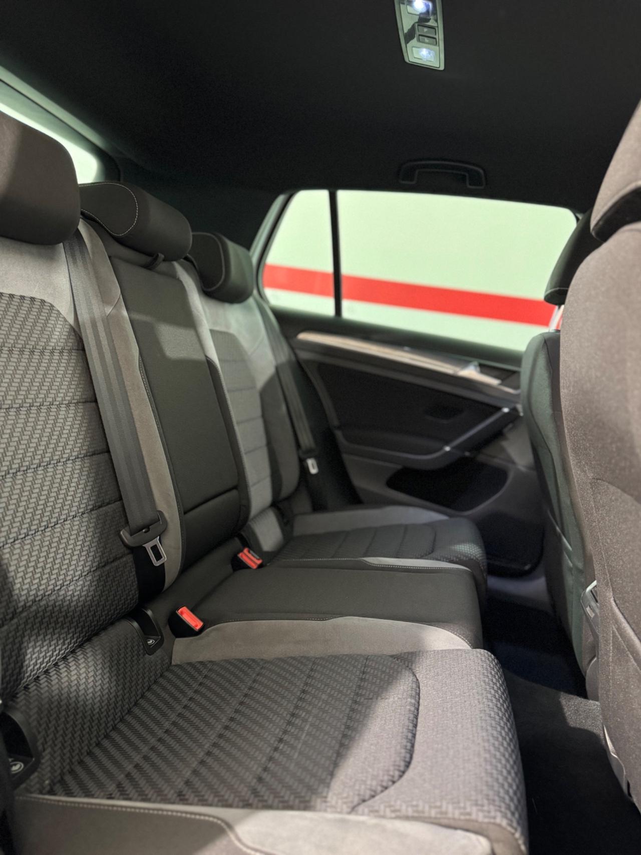 Volkswagen Golf R-LINE DSG 5p. Highline BlueMotion Technology