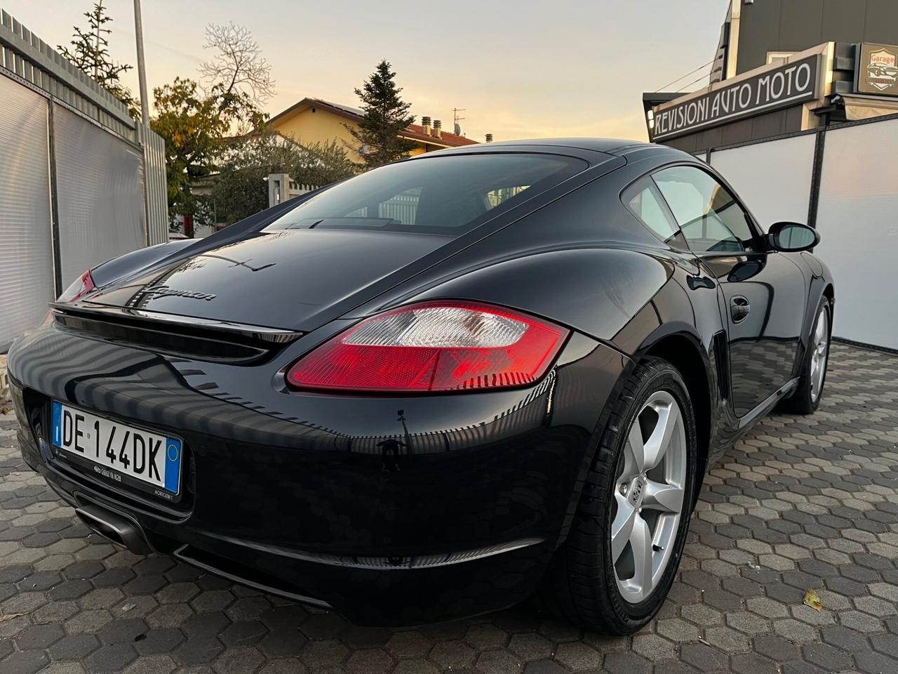 Porsche Cayman 2.7