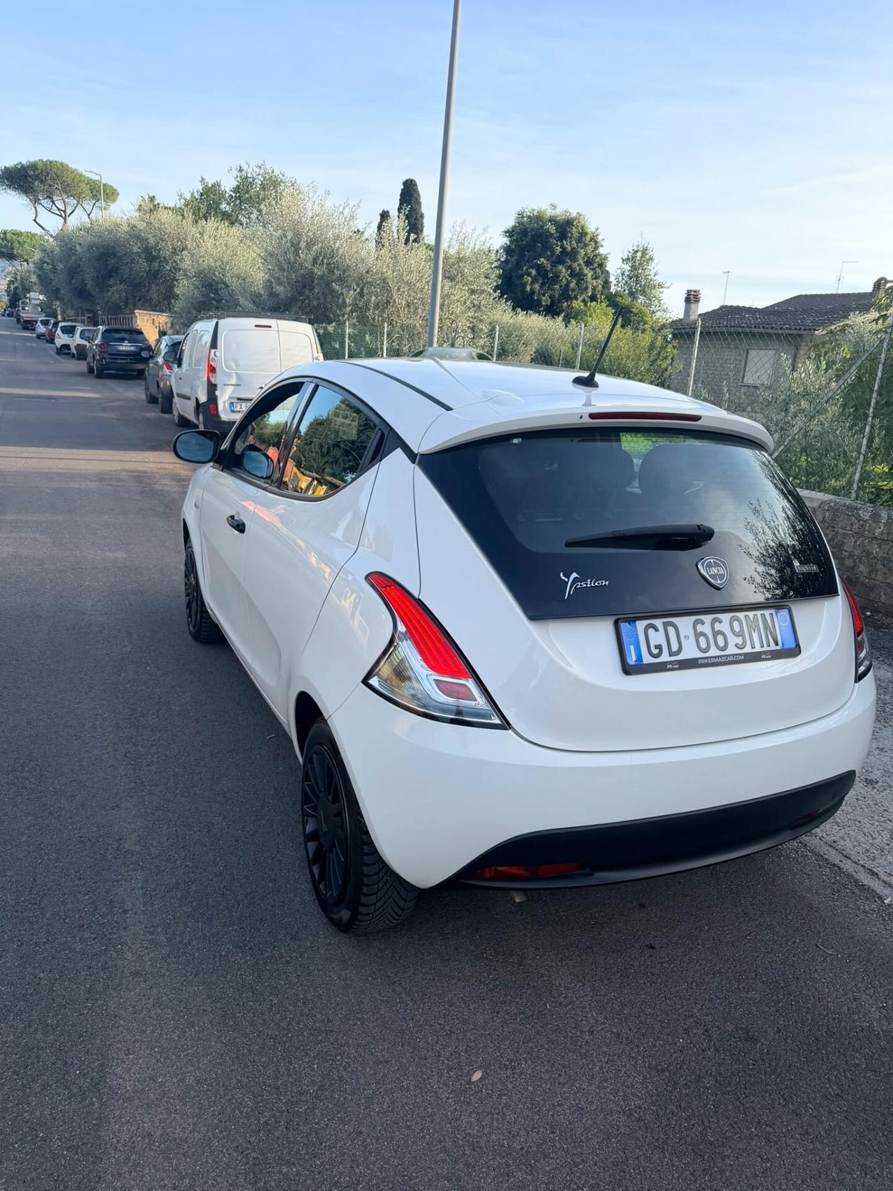 Lancia Ypsilon 1.0 Hybrid EcoChic Silver – 2021