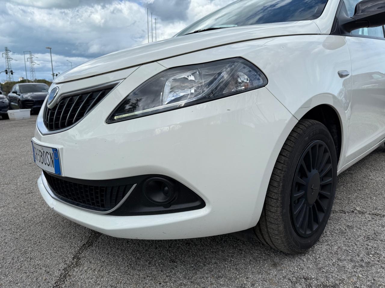Lancia Ypsilon 1.0 FireFly 5 porte S&S Hybrid Ecochic Silver