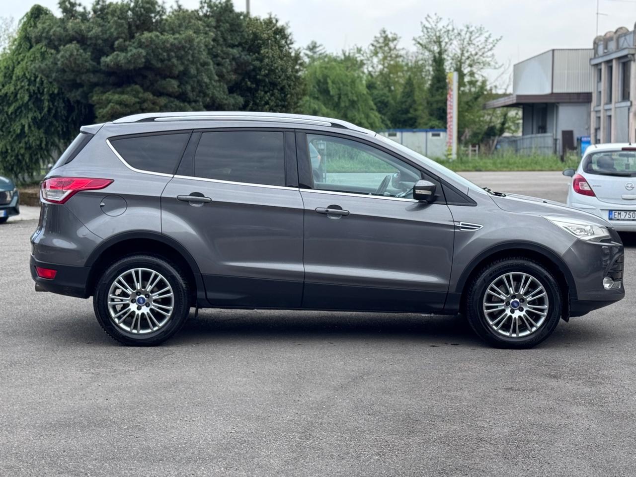 FORD Kuga 2.0 TDCI 140 CV 4WD Titanium