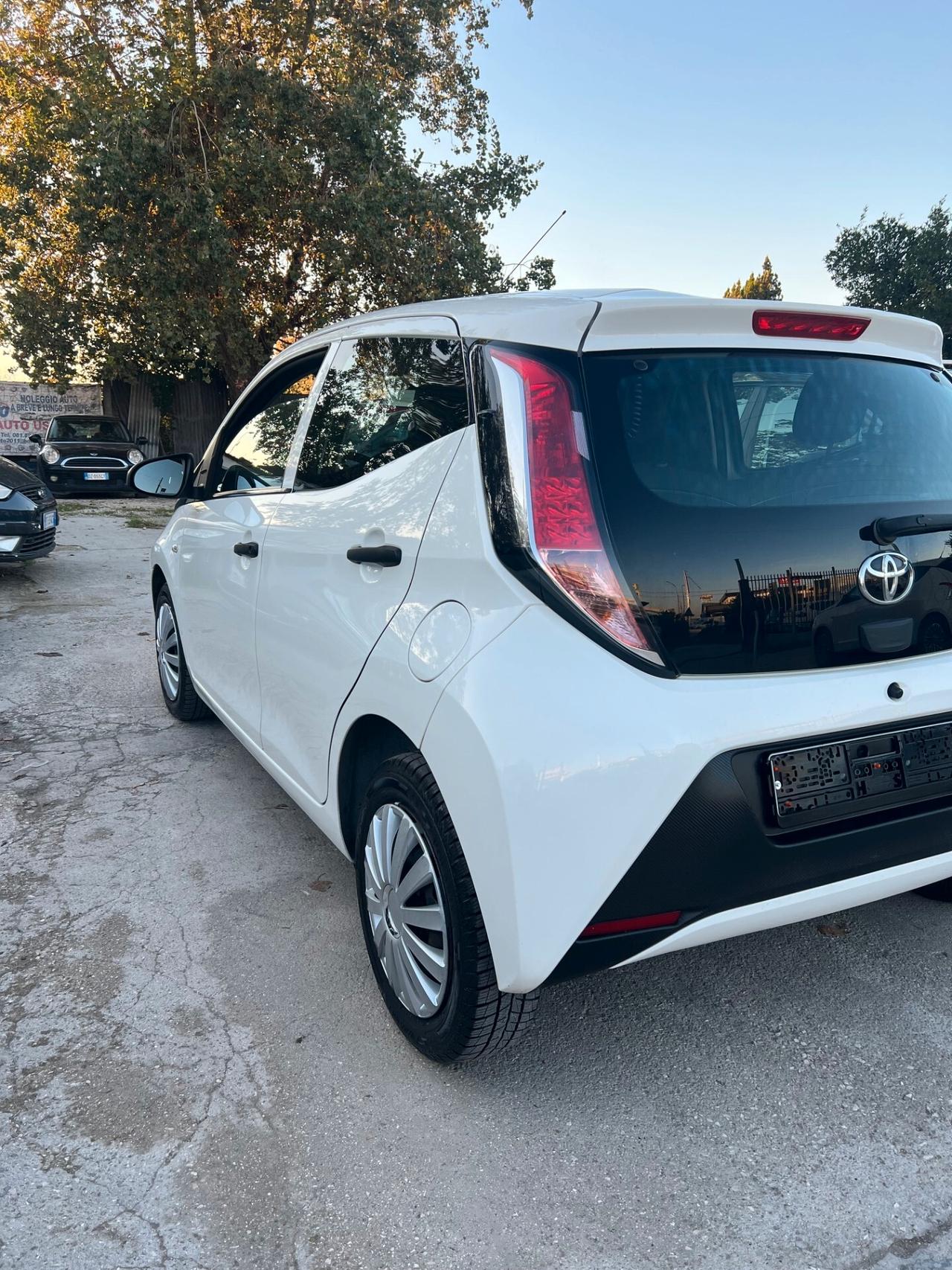 Toyota Aygo 1.0 VVT-i 69 CV 5 porte x-play TSS