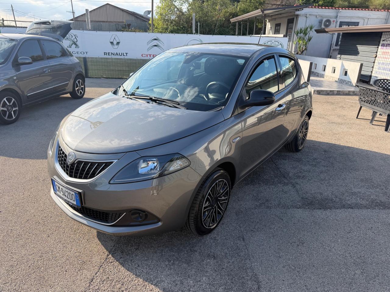 Lancia Ypsilon 1.0 FireFly 5 porte S&S Hybrid Ecochic Silver
