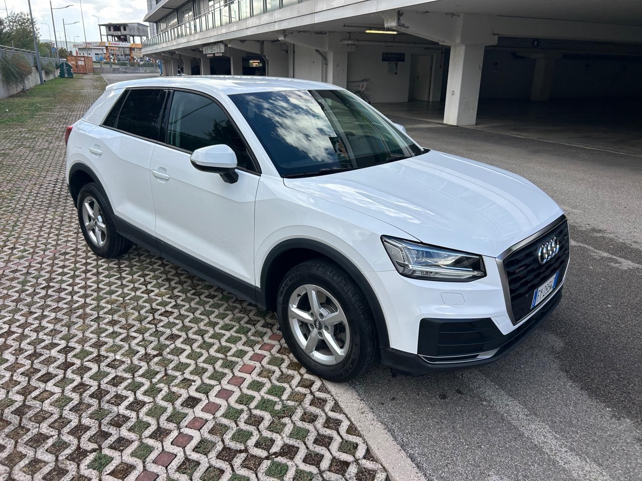 Audi Q2 35 TDI quattro S tronic Business
