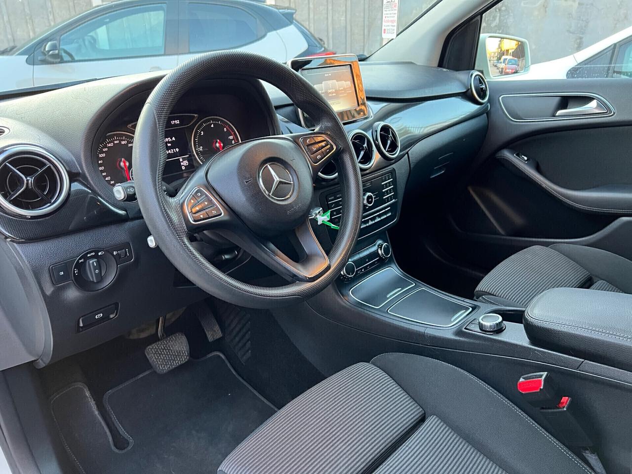 Mercedes-benz B 180 B 180 d Automatic Premium