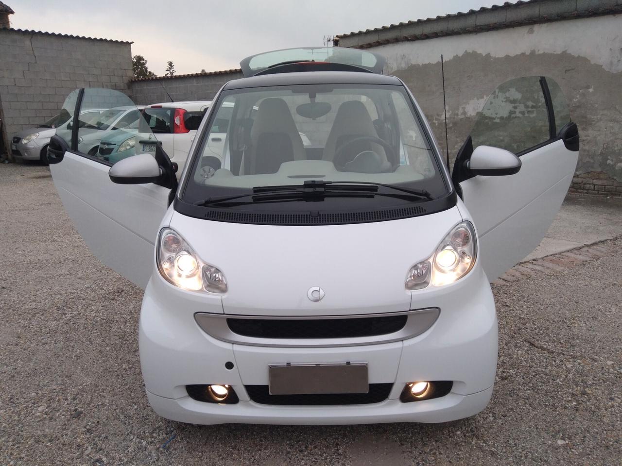 Smart ForTwo 1000 52 kW MHD coupé pure