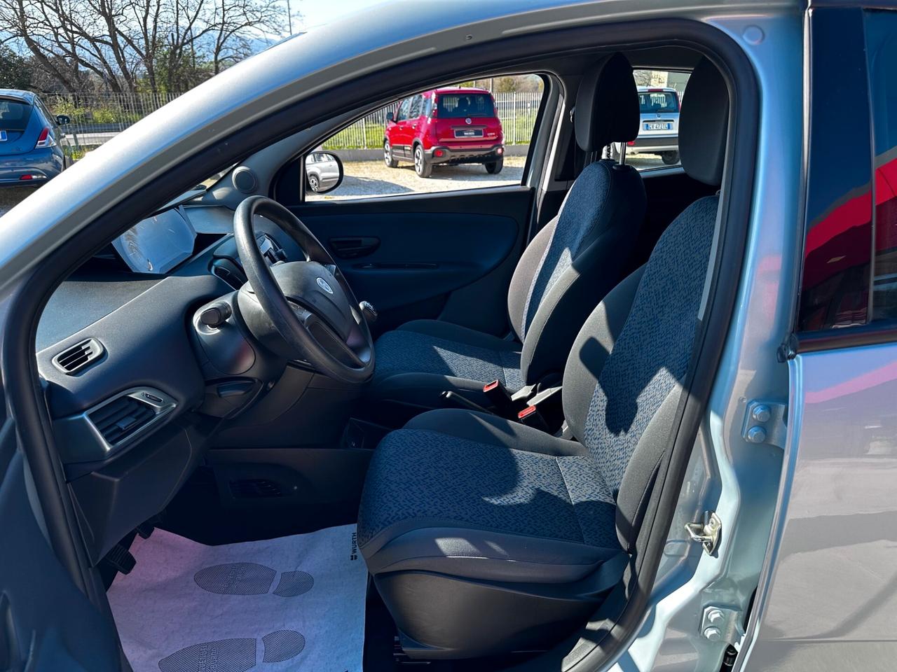 Lancia Ypsilon 1.0 FireFly 5 porte S&S Hybrid Oro