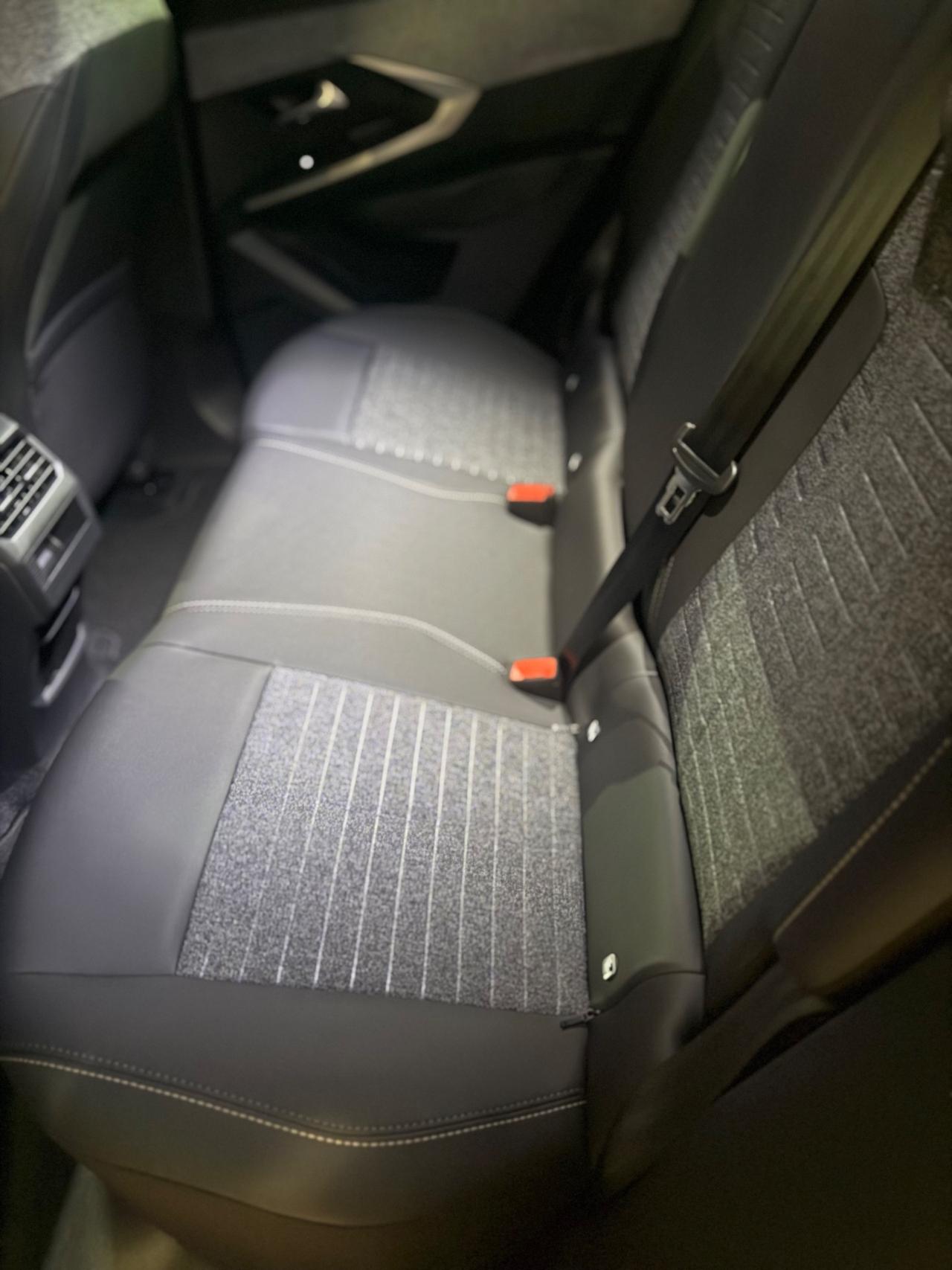 Peugeot 3008 Hybrid 145 e-DCS6 Allure Business