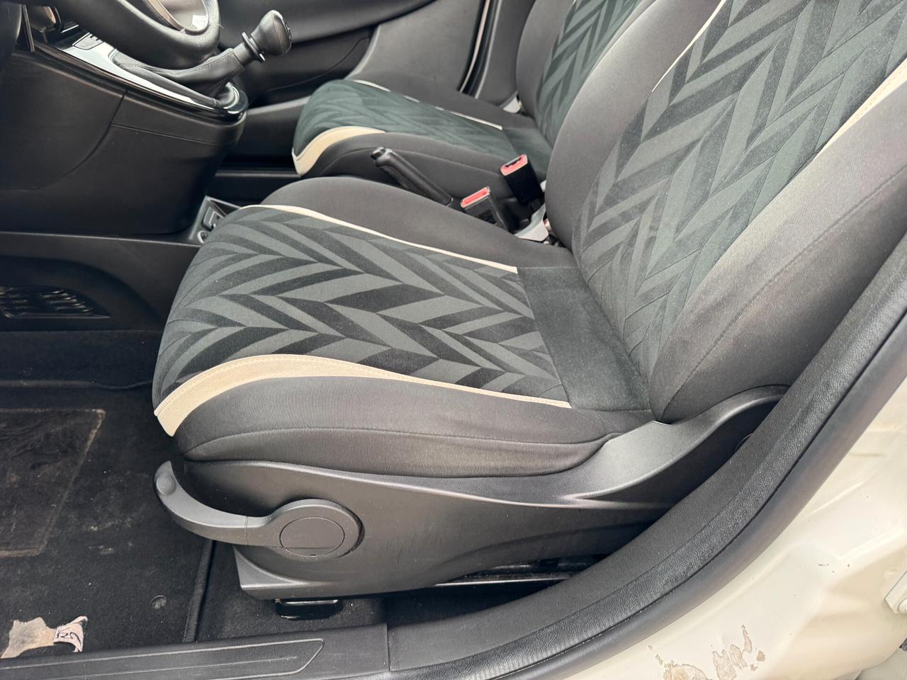 Lancia Ypsilon 1.2 GPL ECOCHIC 12/2016