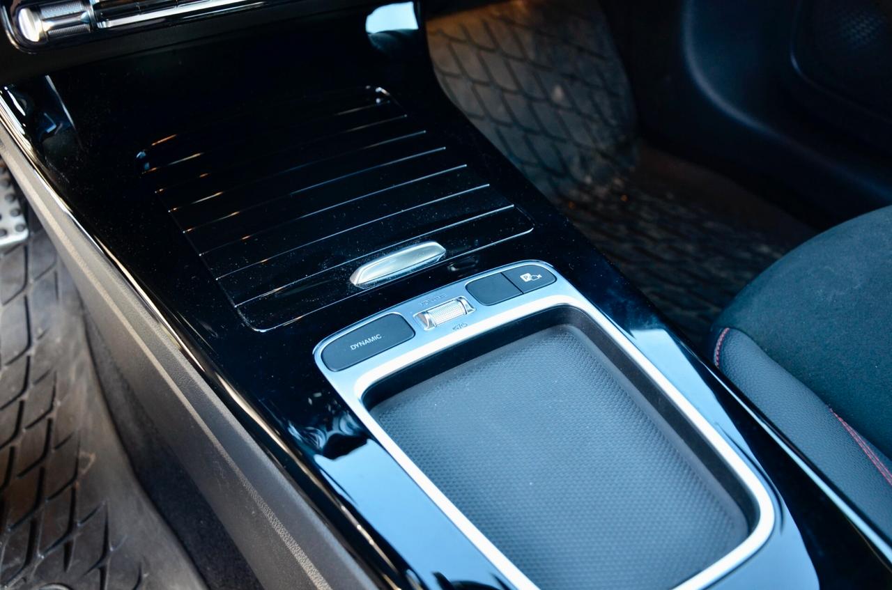 MERCEDES-BENZ A 250e PHEV PLUG IN PREMIUM AMG LINE 218cv AUTO, UNICOPROPRIETARIO, UFF ITALIANA, SERVICE MERCEDES, EURO 6D, RETROCAMERA, LUCI AMBIENTE A 64 COLORI, PERMUTE