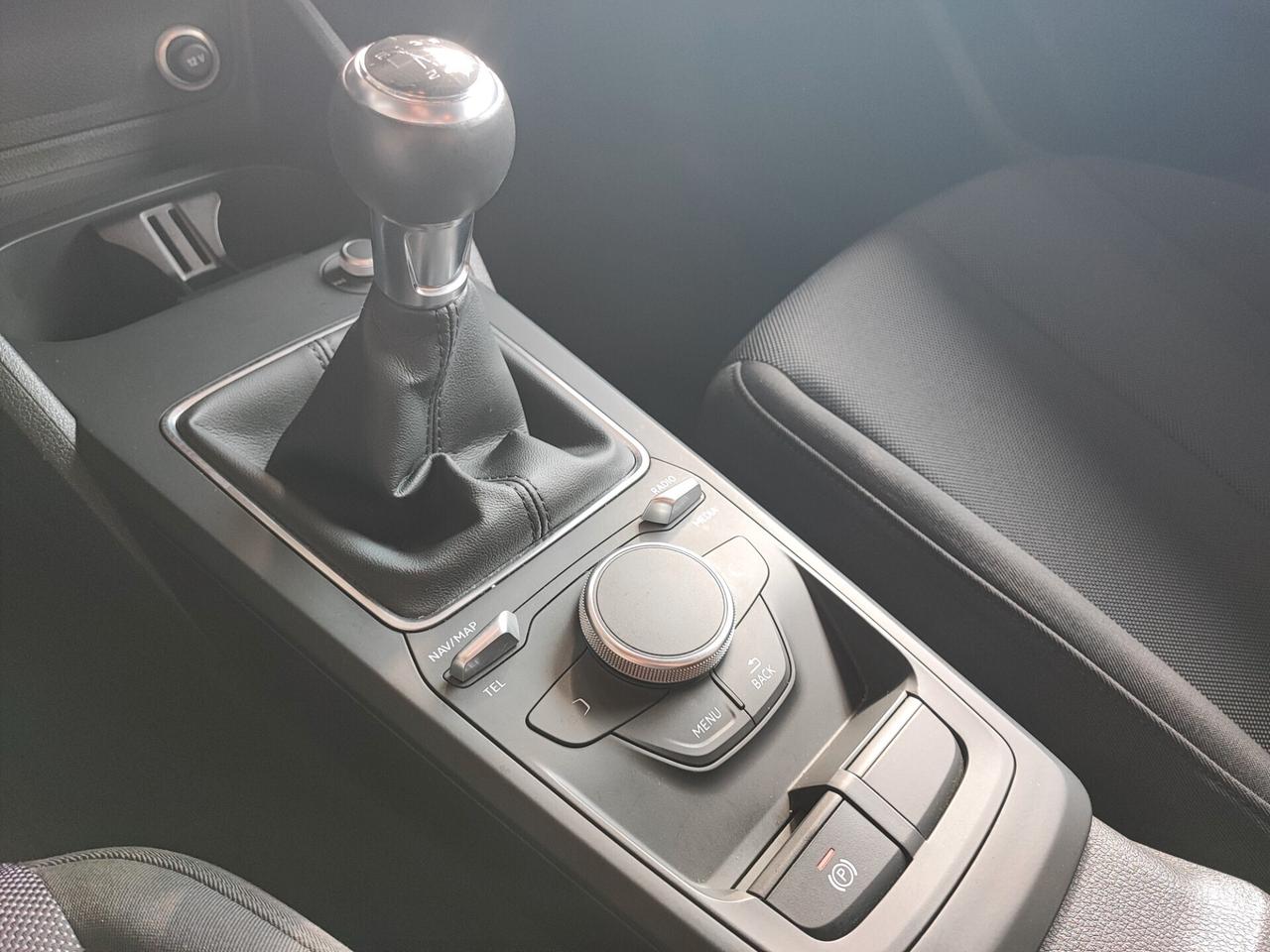 Audi Q2 30 TDI Business Design