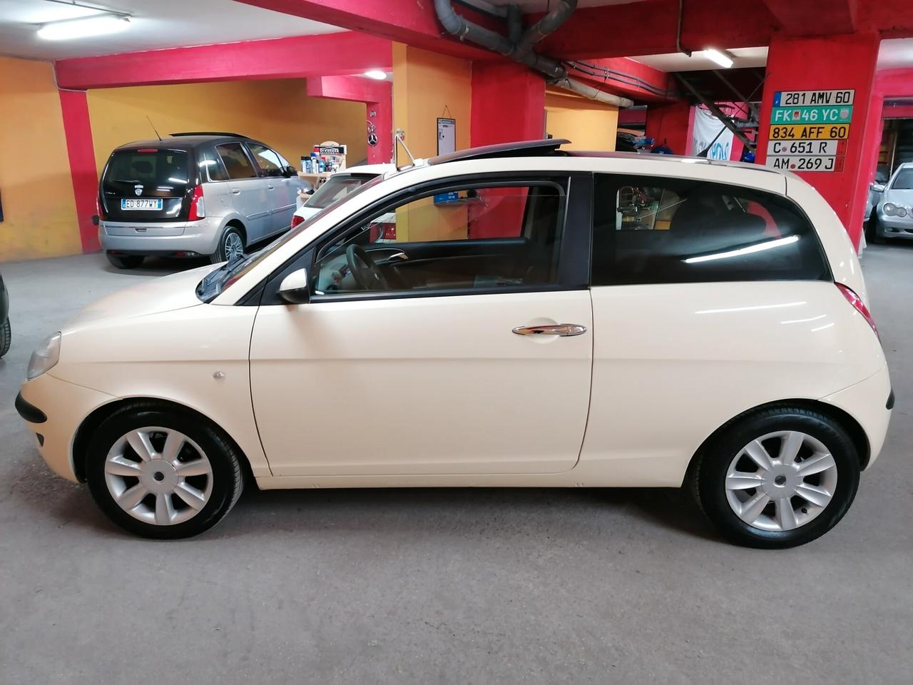 Lancia Ypsilon 1.4 16V Platino