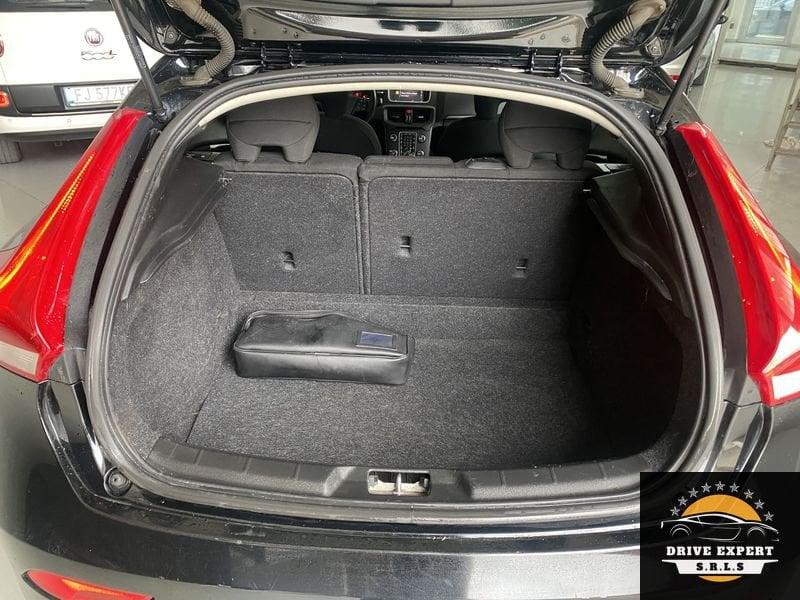 Volvo V40 D2 Geartronic R-Design Momentum