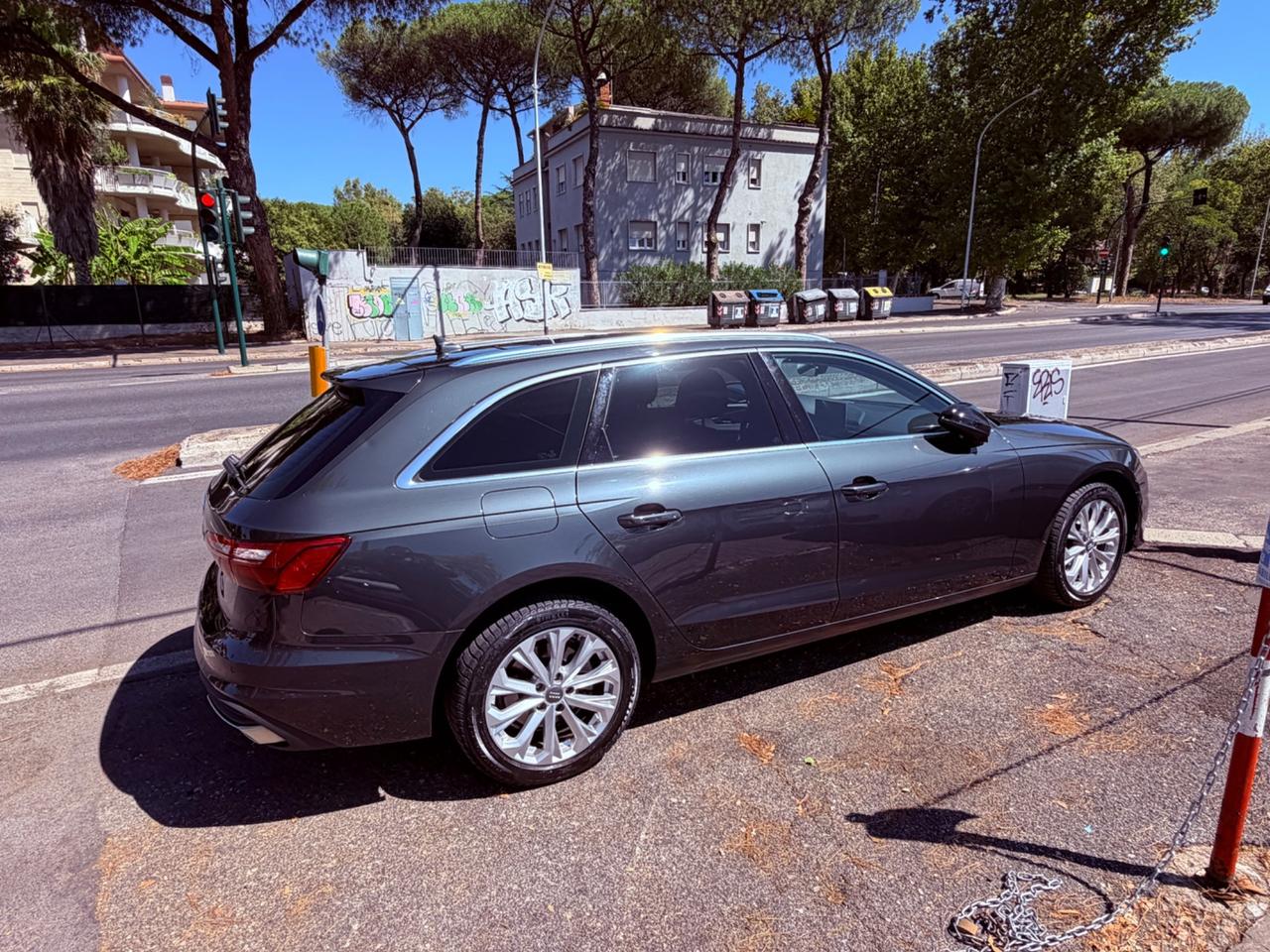 Audi A4 Avant 35 TDI S tronic Business Advanced PDC