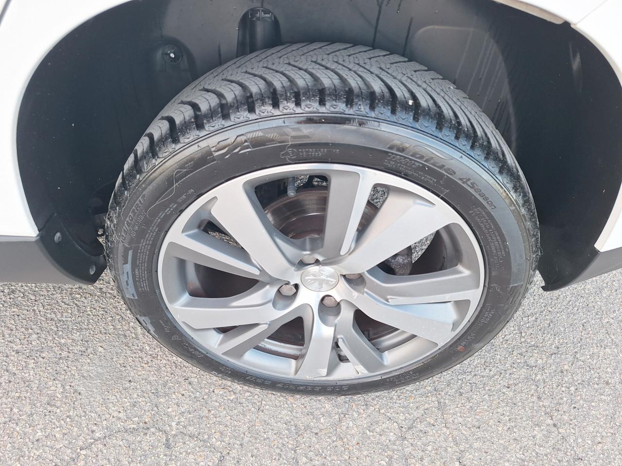 Peugeot 2008 1.6 e-HDi 92 CV "Allure" NAVI