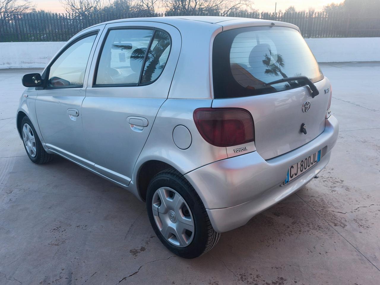 Toyota Yaris 1.0i 16V cat 5 porte