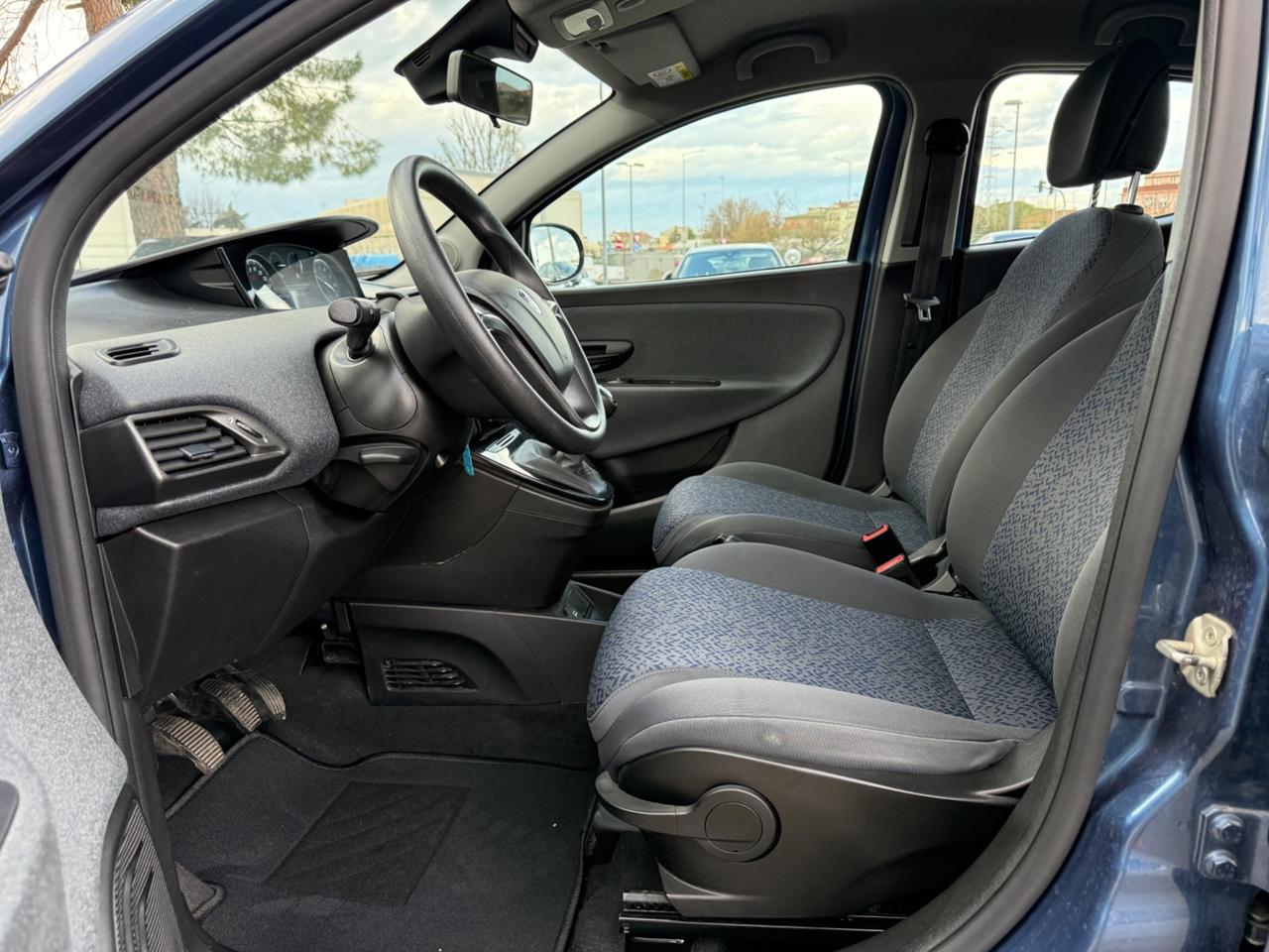 Lancia Ypsilon 1.0 FireFly 5 porte S&S Hybrid Ecochic Silver