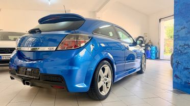 Opel Astra OPC 2.0 T 240CV