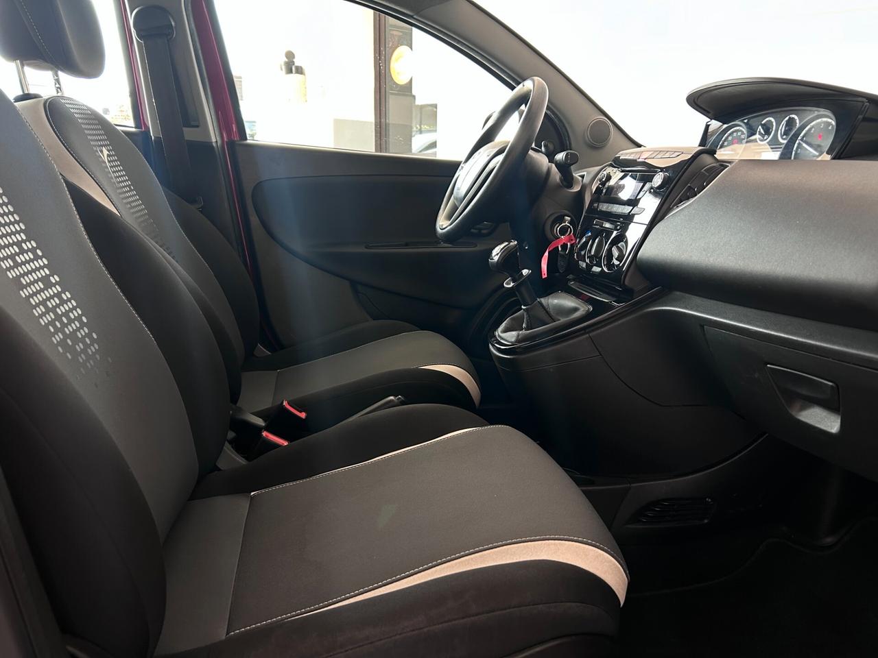 Lancia Ypsilon 1.2 69 CV 5 porte Elefantino