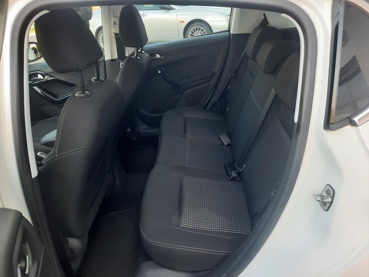 Peugeot 208 PureTech 82 5 porte Allure