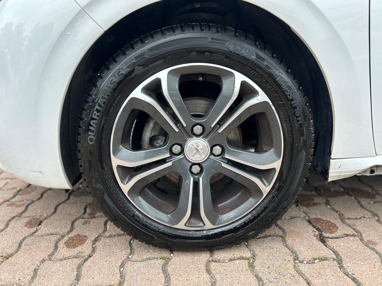 Peugeot 208 PureTech 82 5 porte Allure