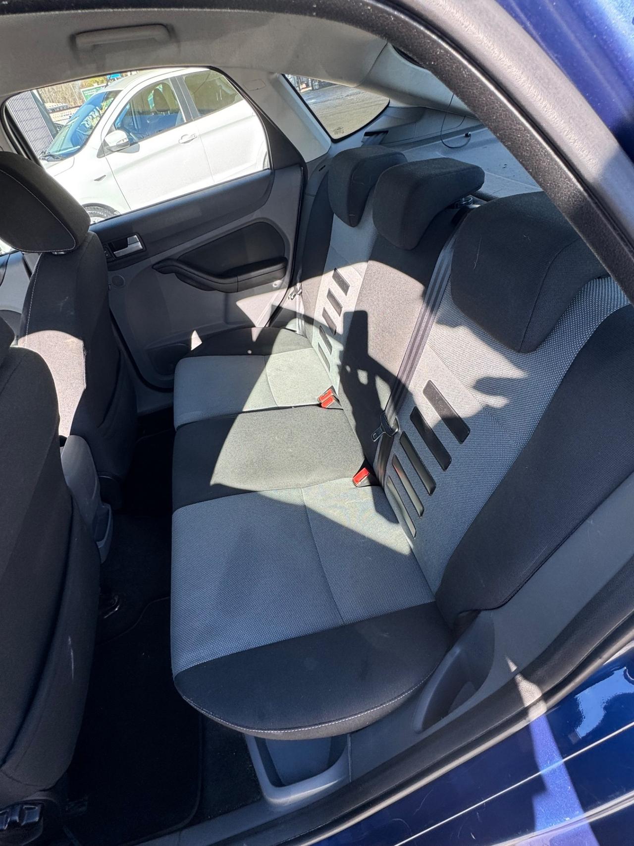 Ford Focus 1.6 (115CV) 5p. Bz.- GPL Titanium