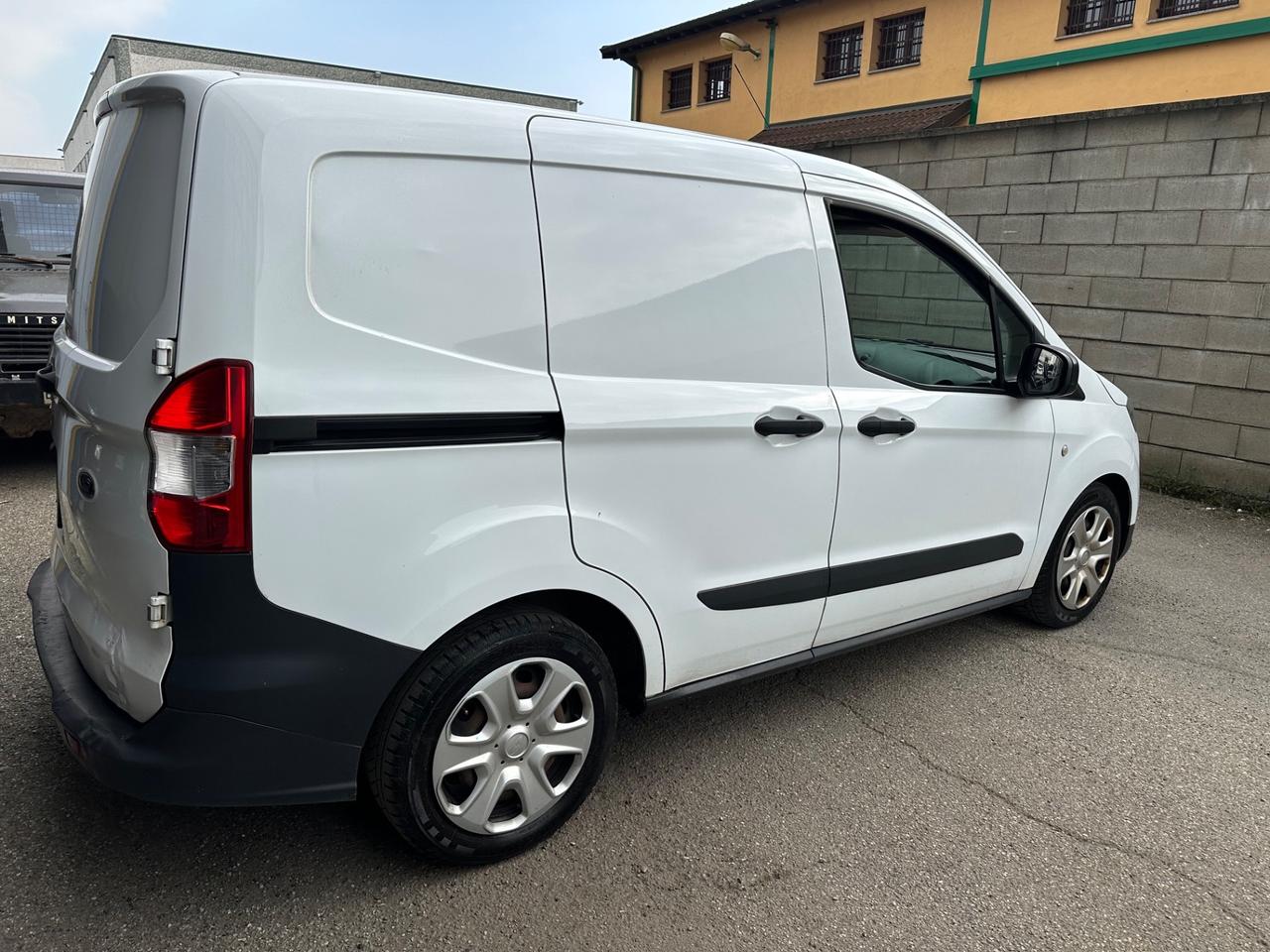 FORD TRANSIT COURIER