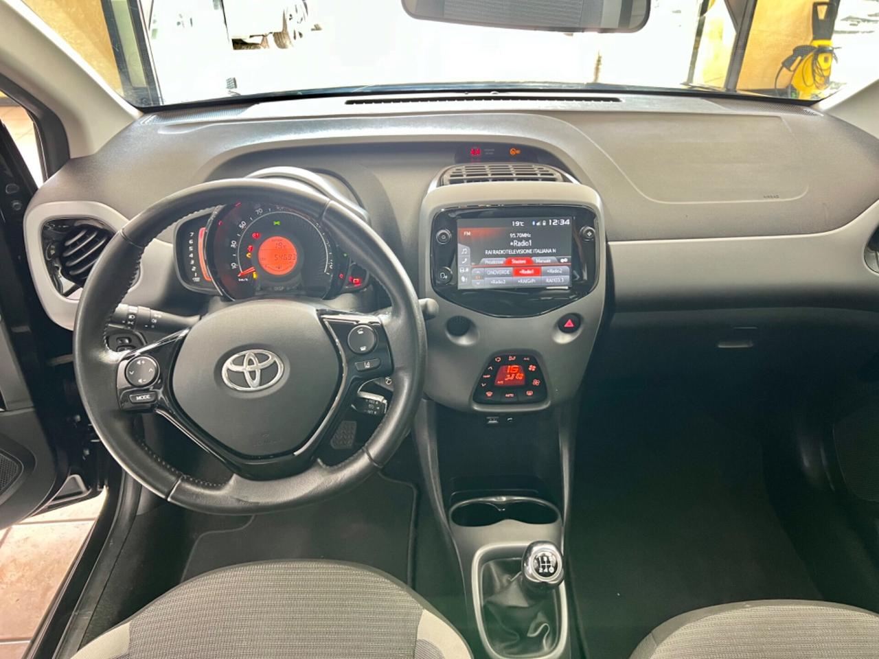 Toyota Aygo Connect 1.0 VVT-i 72 CV 5 porte x-play