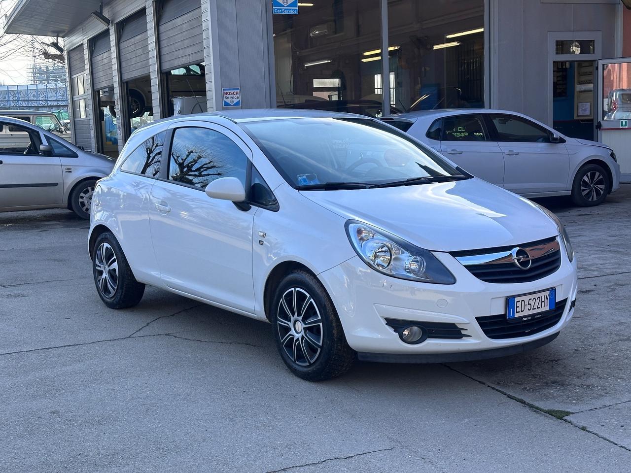 Opel Corsa 1.2 3 porte Sport Neopatentati unipro