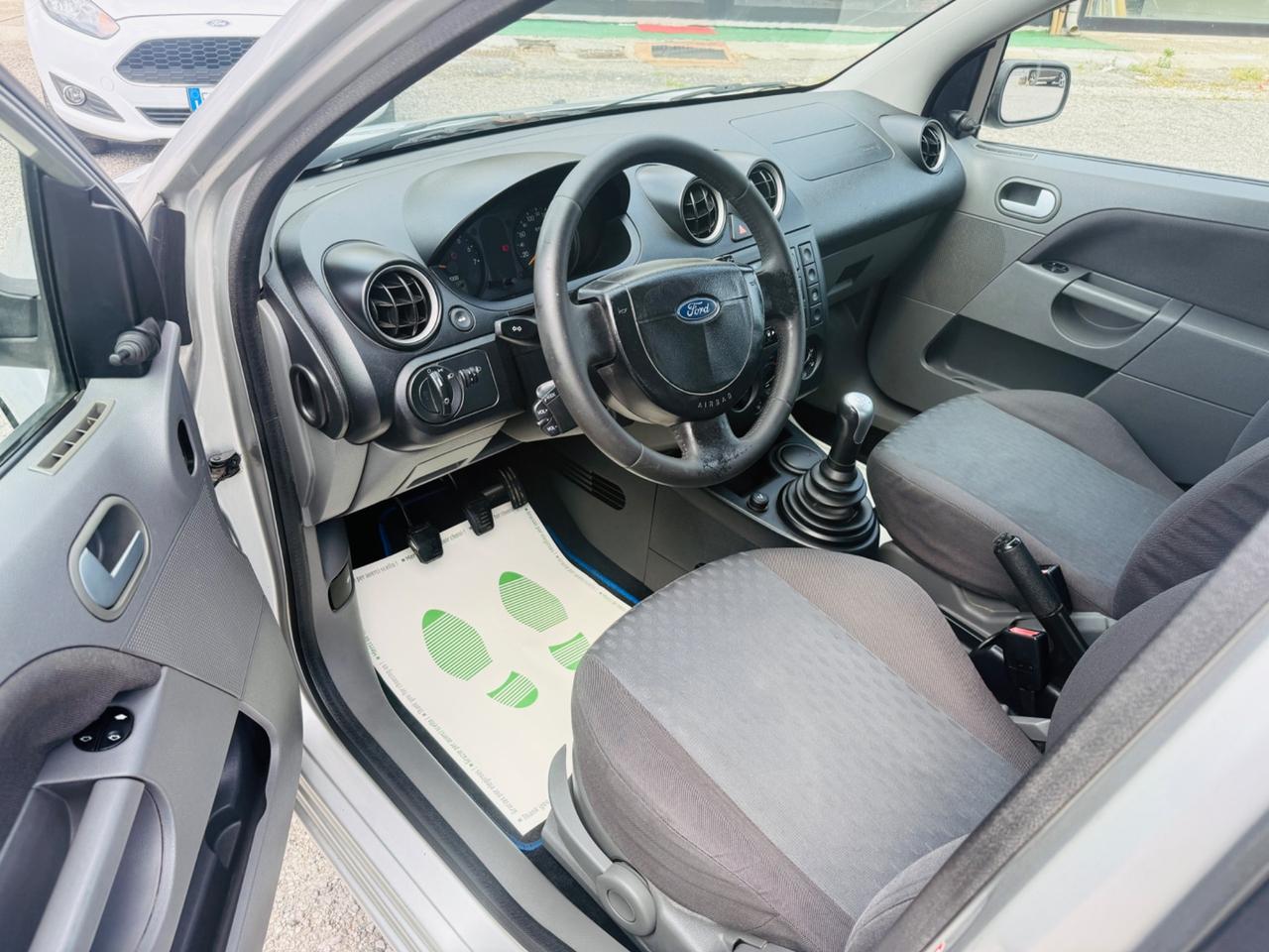 Ford Fiesta 1.4 16V 5p. Ghia