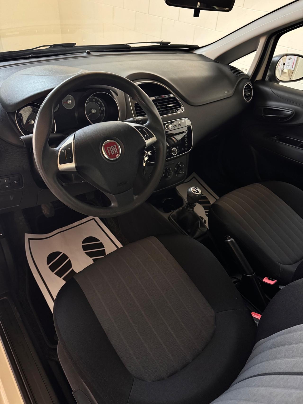 Fiat Punto 1.4 8v 2017 NATURAL POWER STREET