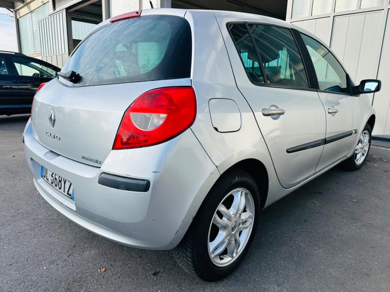 Renault Clio Storia 1.2 16V 5 porte Dynamique