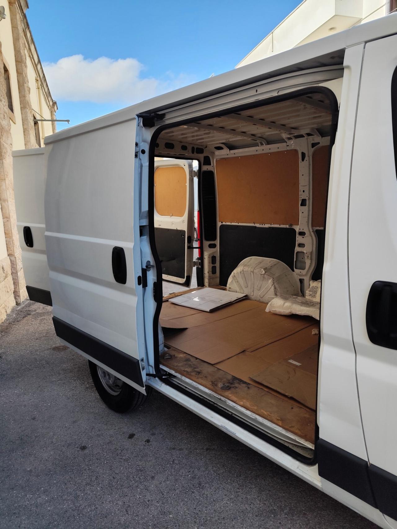 Peugeot Boxer 330 2.0 BlueHDi PC-TN Furgone