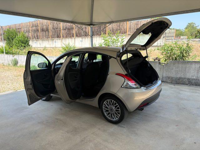LANCIA Ypsilon 0.9 TwinAir 85 CV 5 porte Gold AUTOMATICA