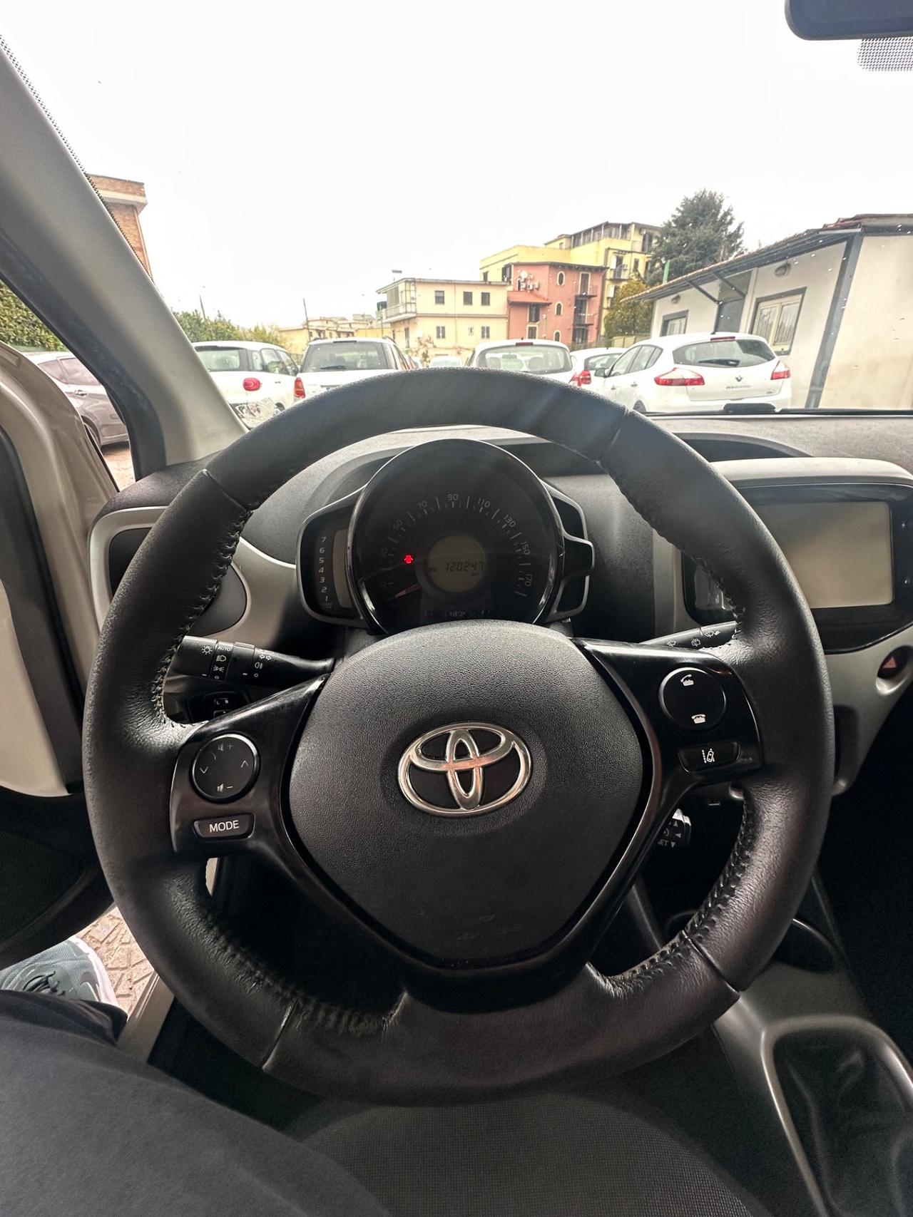 Toyota Aygo 1.0 VVT-i 69 CV 5 porte x-black TSS