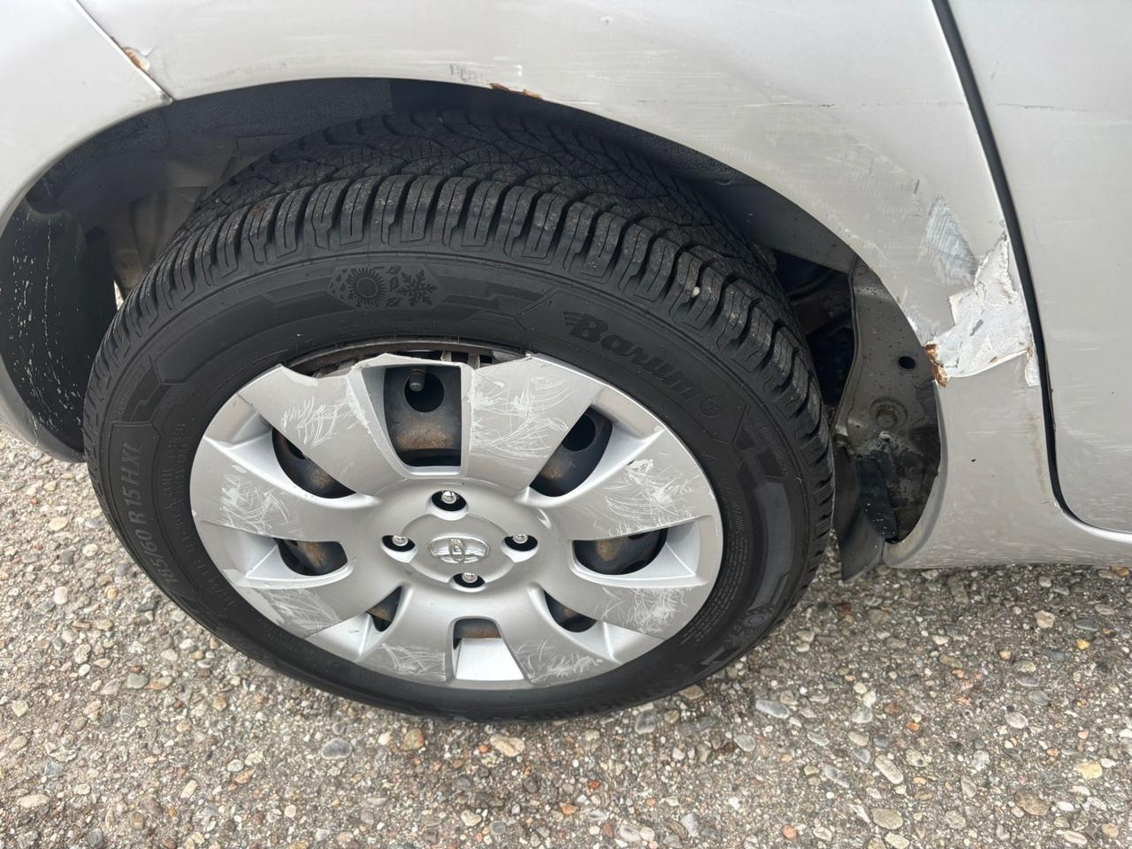 Toyota Yaris 1.0 5 porte