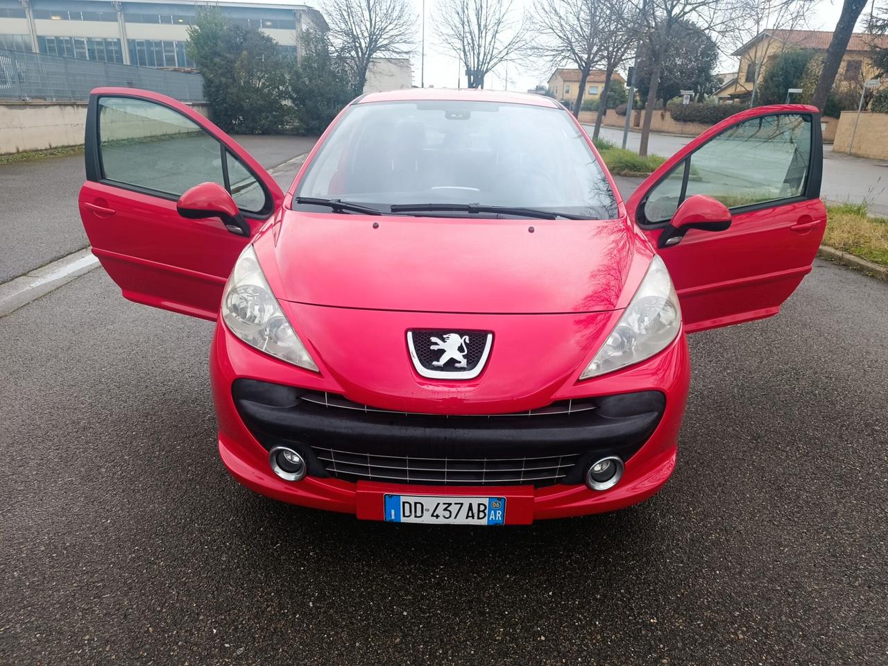 Peugeot 207 1.6 benzina SOLAMENTE 95.000 KM