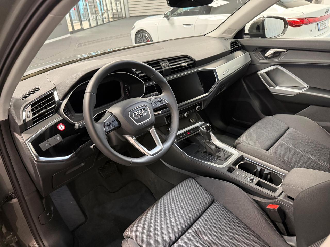 Audi Q3 35 TFSI Business Advanced