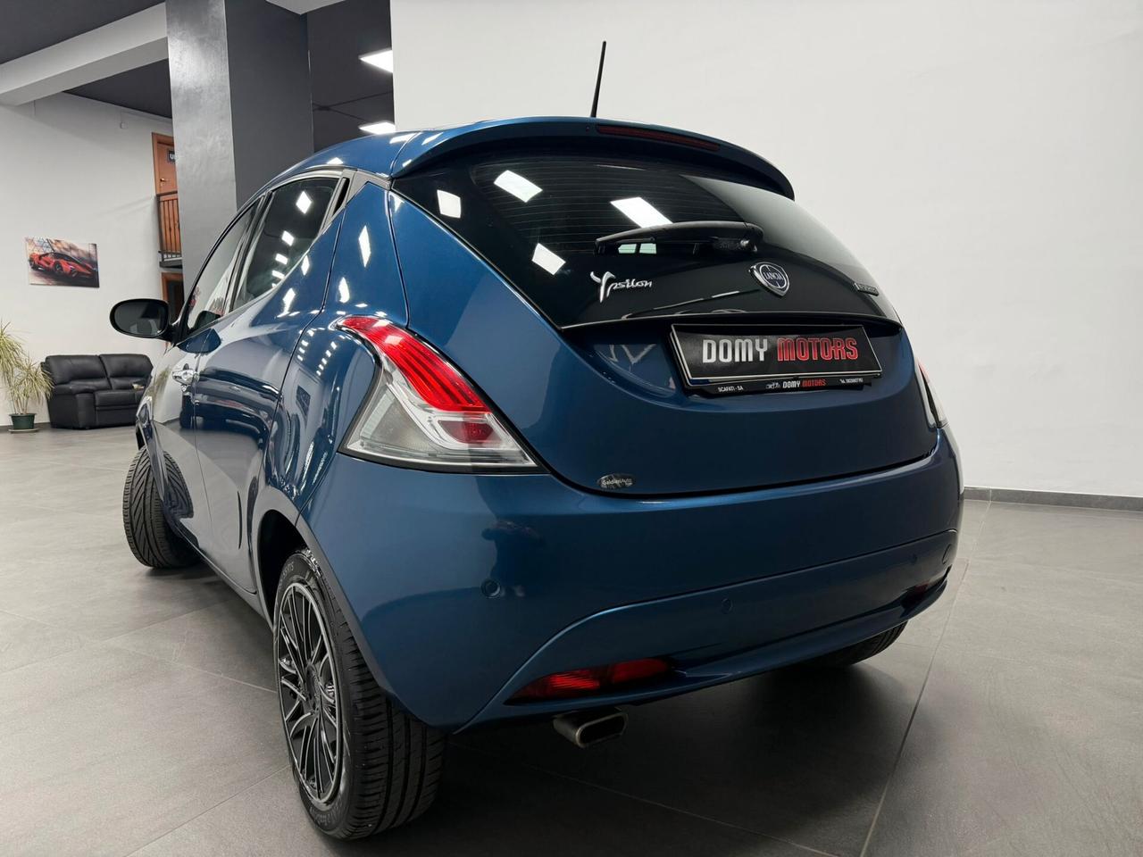 Lancia Ypsilon 1.0 FireFly 5 porte S&S Hybrid Ecochic Silver