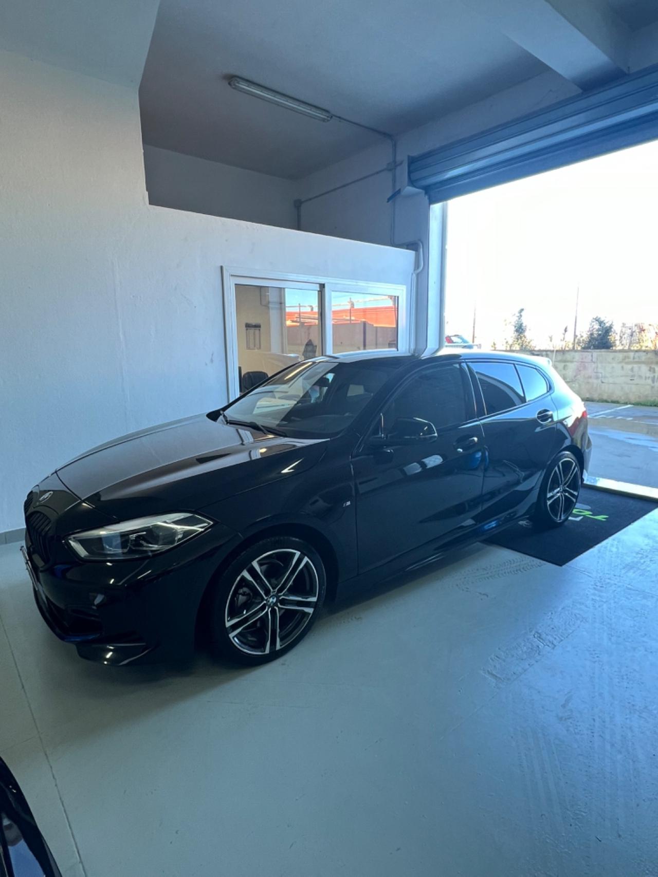 Bmw 118 118d 5p. Msport