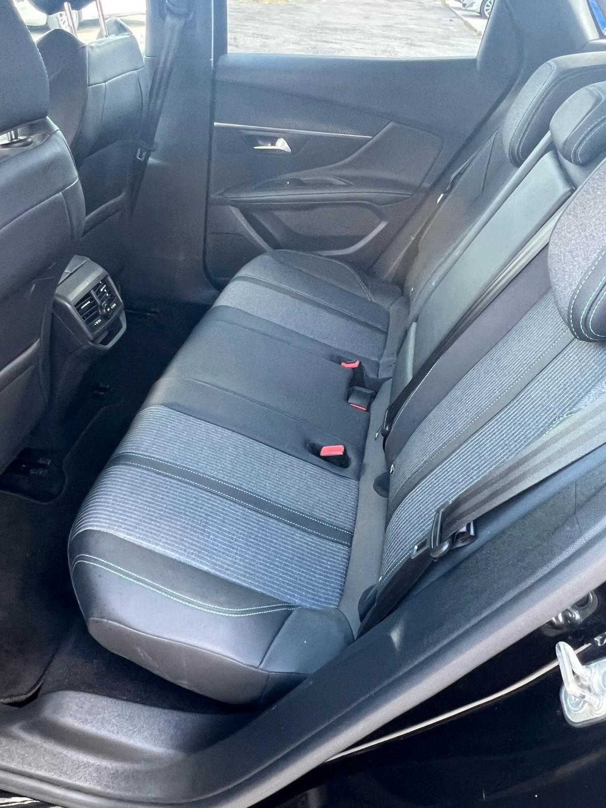 Peugeot 3008 BlueHDi 130 S&S EAT8 Allure