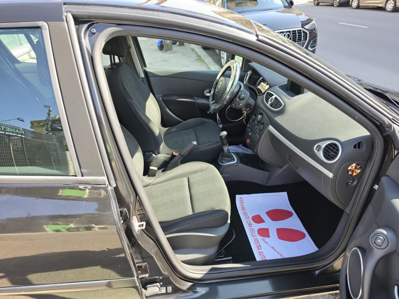 Renault Clio 1.2 16V 5 porte Live! - Anno 2011