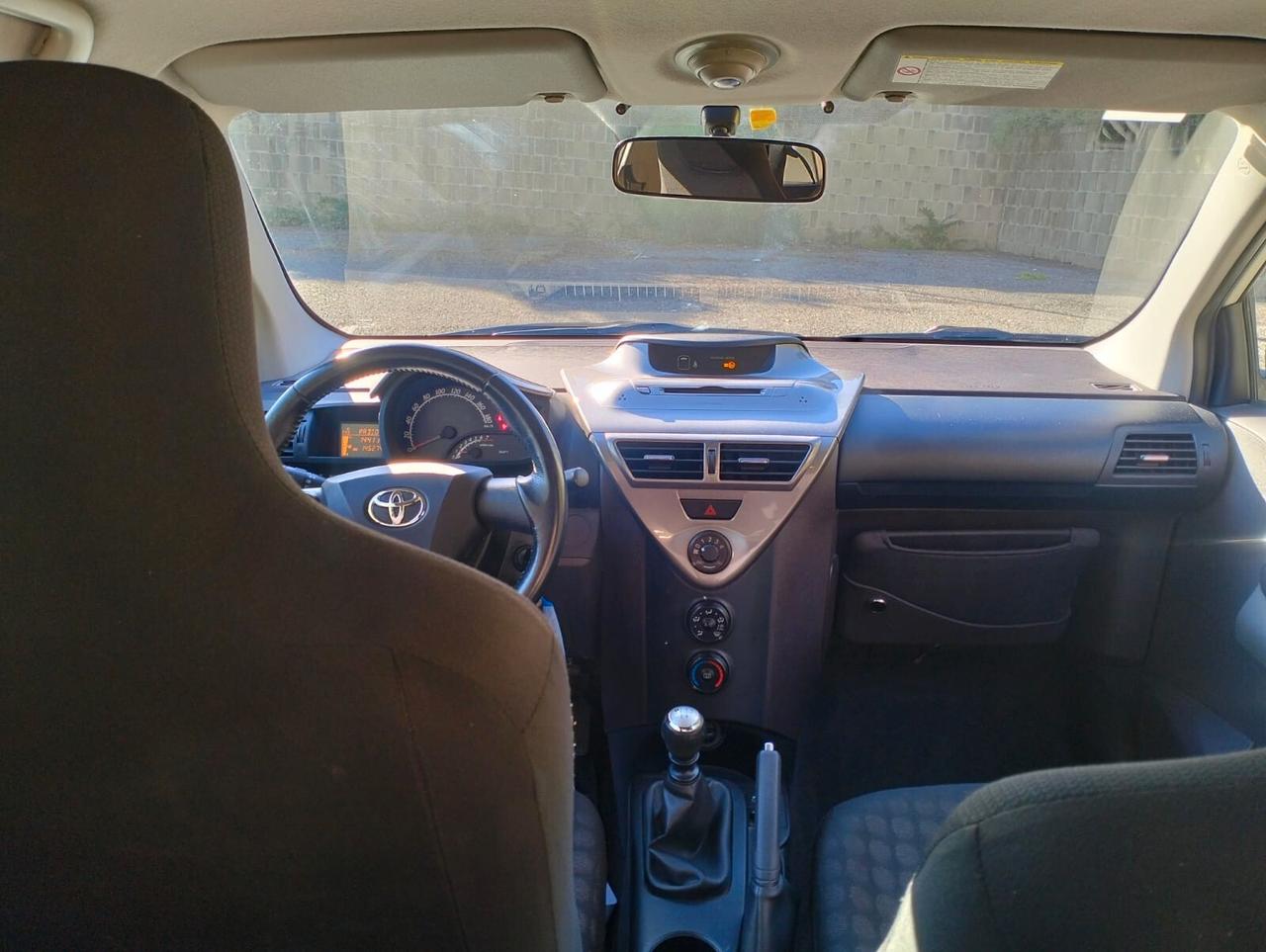 Toyota iQ 1.0 Sol Cerchi Sensori post. KM 145000.