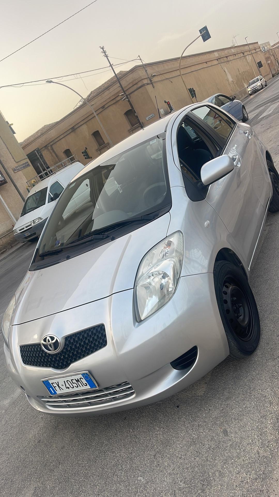 Toyota Yaris 1.0 5 porte