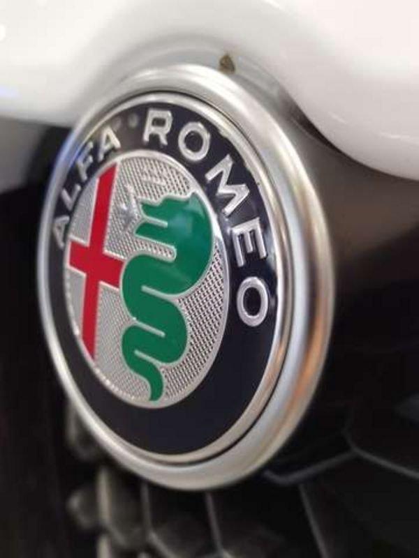 Alfa Romeo Stelvio 2.2 Turbo Diesel 210cv, allestimento Veloce