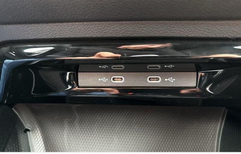 Volkswagen Golf 1.5 TSI ACT 110kW R-LINE CAMERA LED NAVI