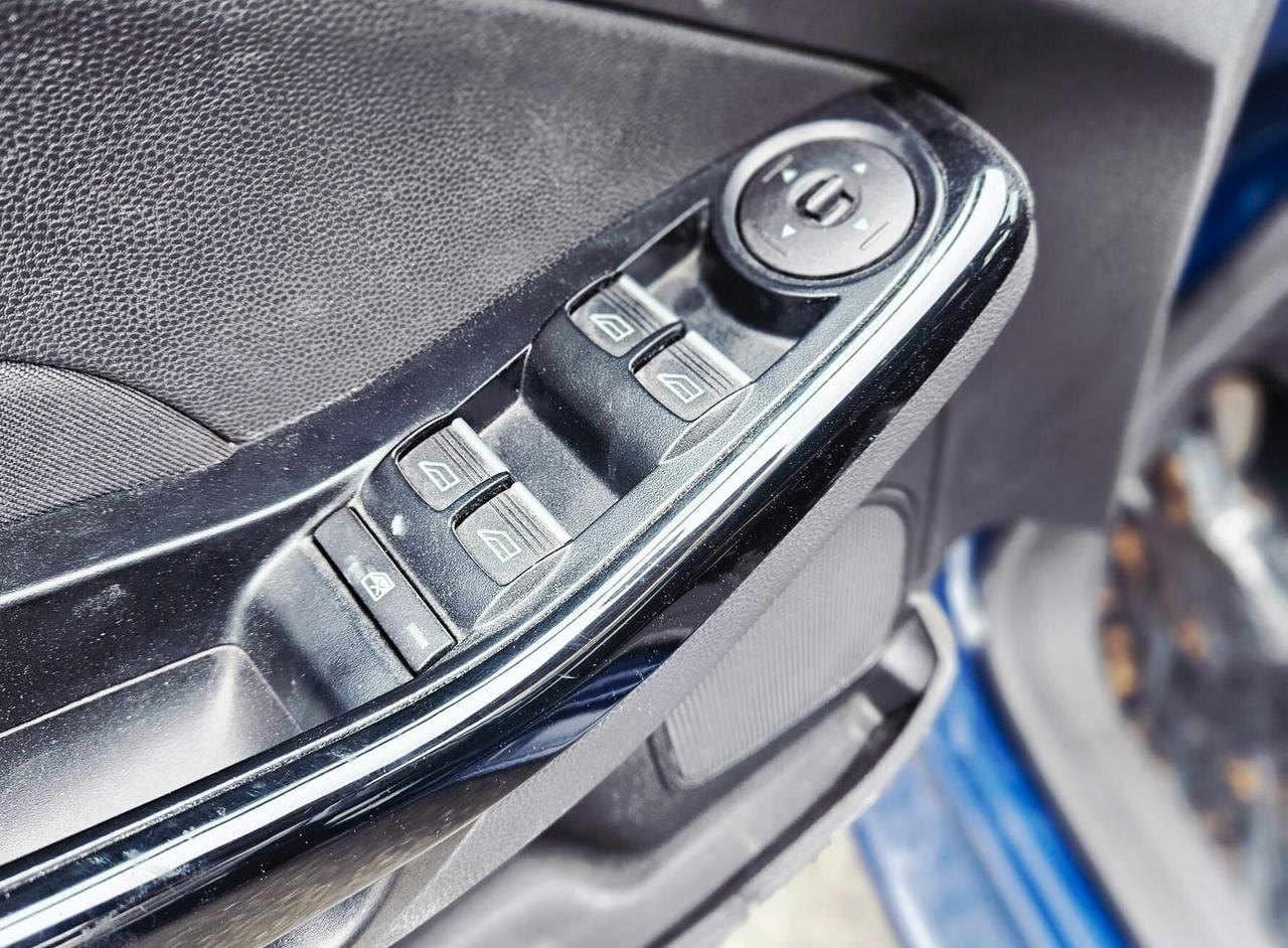 Ford Fiesta 1.5 TDCi 75CV 5 porte Black & White Edition