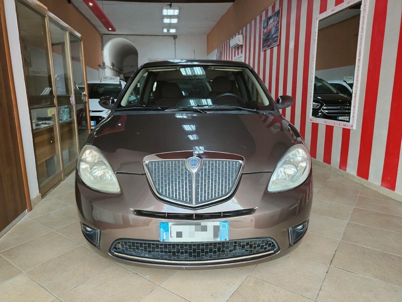 Lancia Ypsilon 1.3 MJT 75 CV Platino