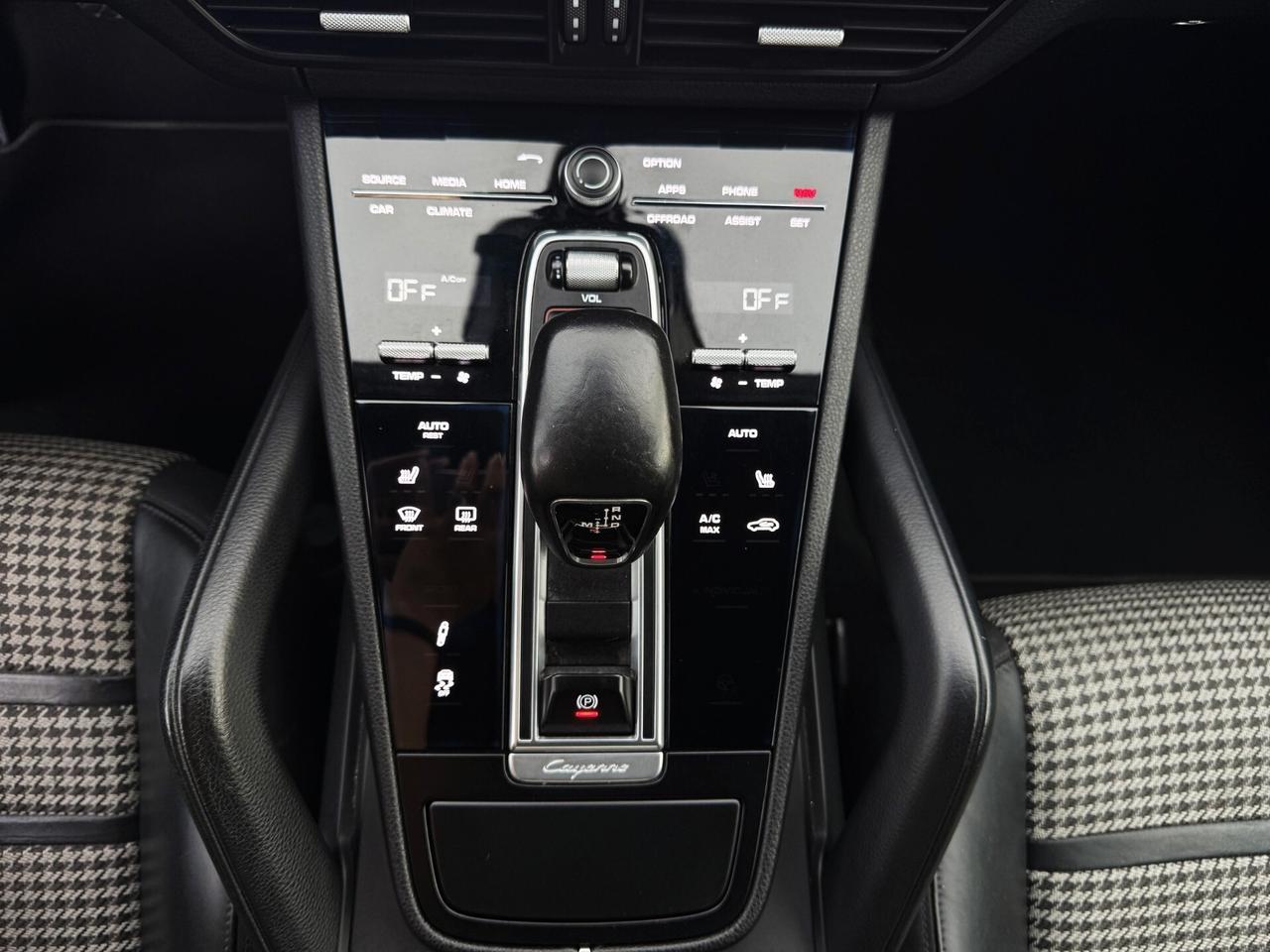 Porsche Cayenne Coupé Allestimento GTS